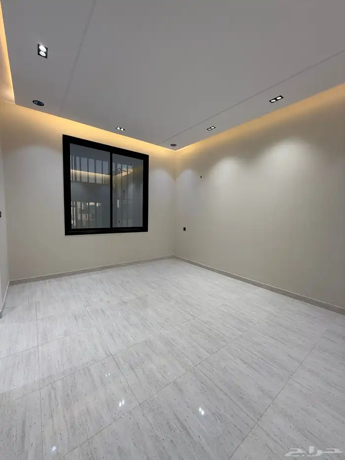 للبيع دور أرضي بحوش تصميم فخم وسعر عادل قرب باحص وضمك 7