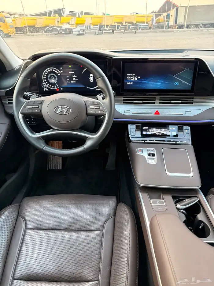 ازيرا 2023 بنورما فل كامل بحالة الوكاله للبيع 16