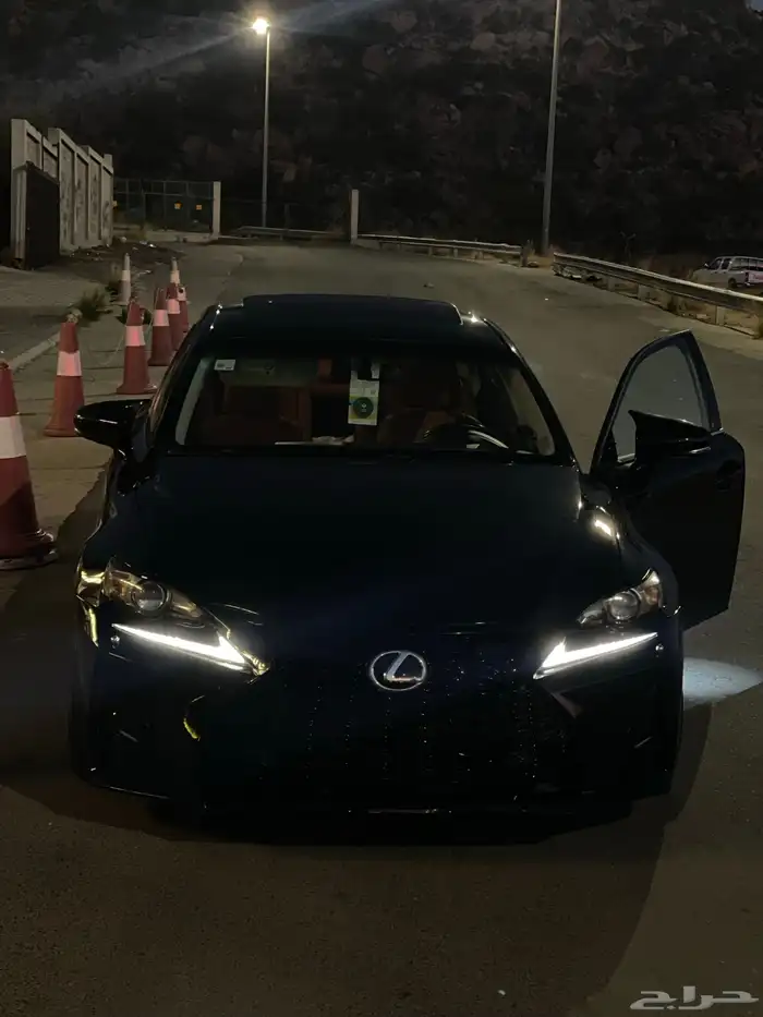 لكزس is(350)2015 فل كامل 6