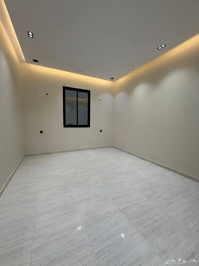 للبيع دور أرضي بحوش تصميم فخم وسعر عادل قرب باحص وضمك 15