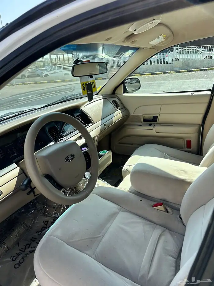 فورد كراون فكتوريا 2012 13