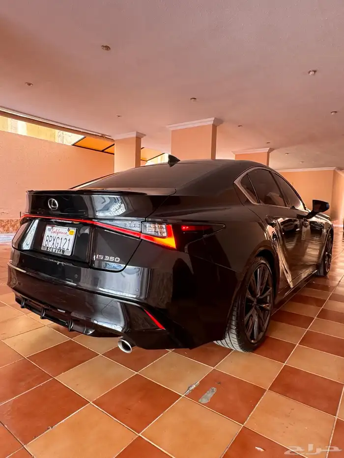 لكزس IS 350 F 2023 فل 17
