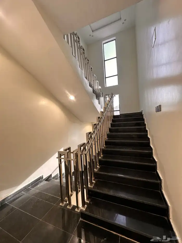 للبيع روف دور علوى وملحق بسعر ممتاز 620 الف خميس مشيط 2