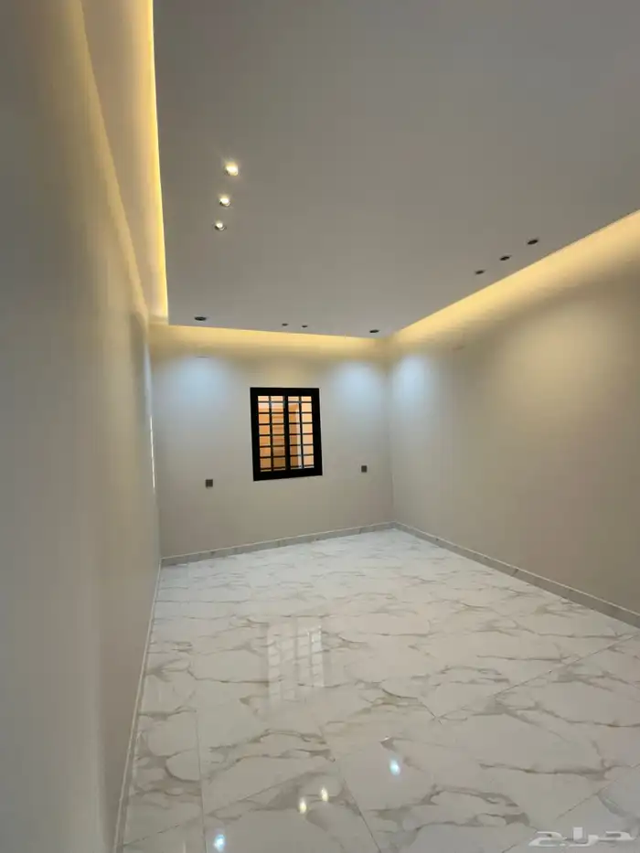 للبيع شقق ارضيه خميس مشيط مداخل سياره مستقله والسعر 550 الف 5