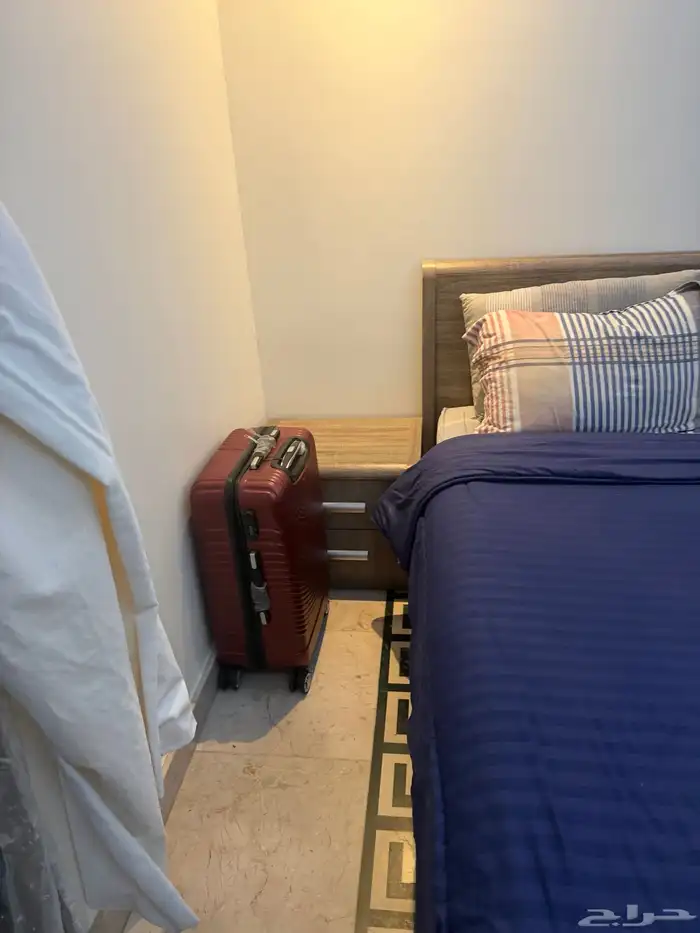 غرفة نوم مع المكتب 4