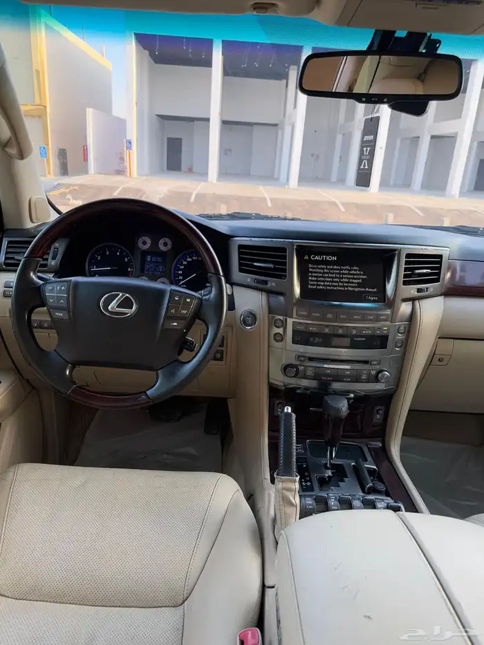 جيب لكزس LX570 موديل 2009 فل كامل 12