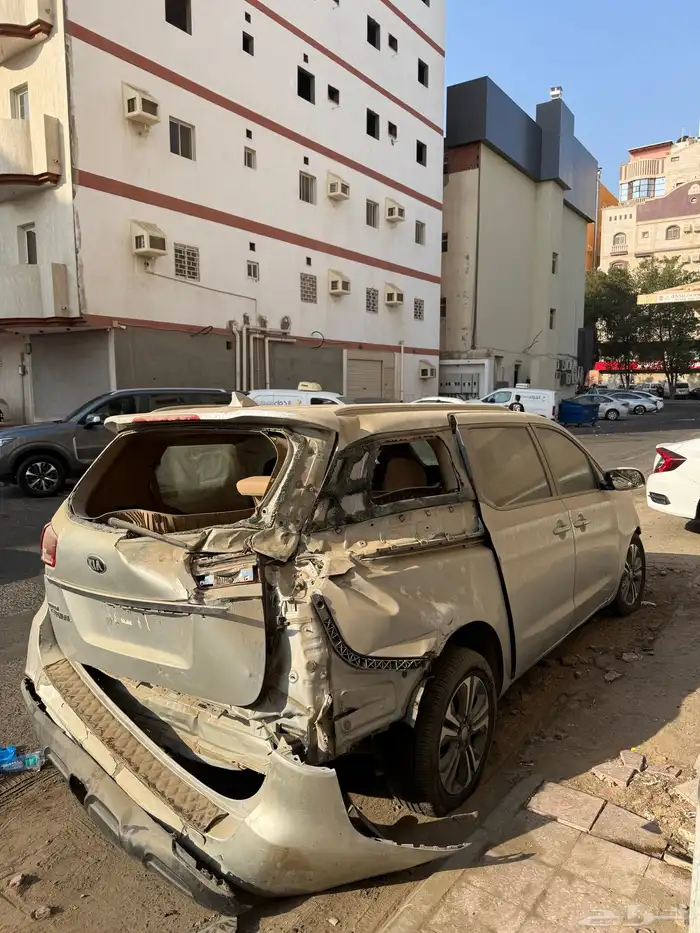للبيع كيا كارنفال مصدومه 2