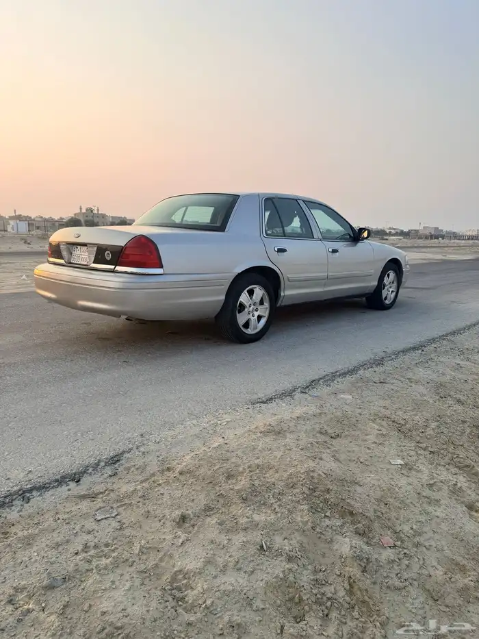 فورد كراون فكتوريا 2011 1