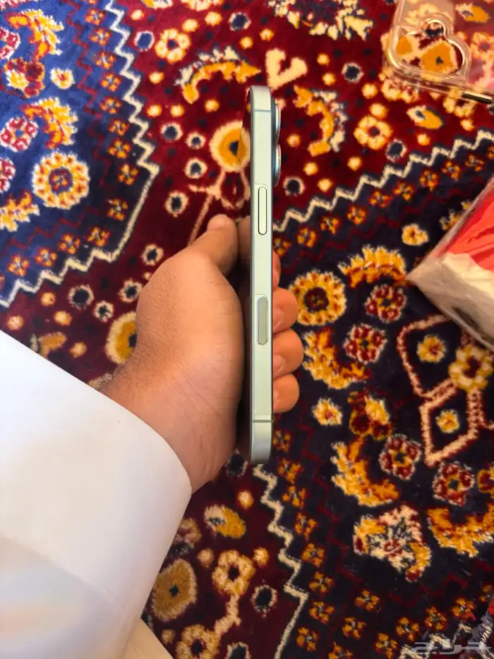 ايفون 16 العادي نظيف 3