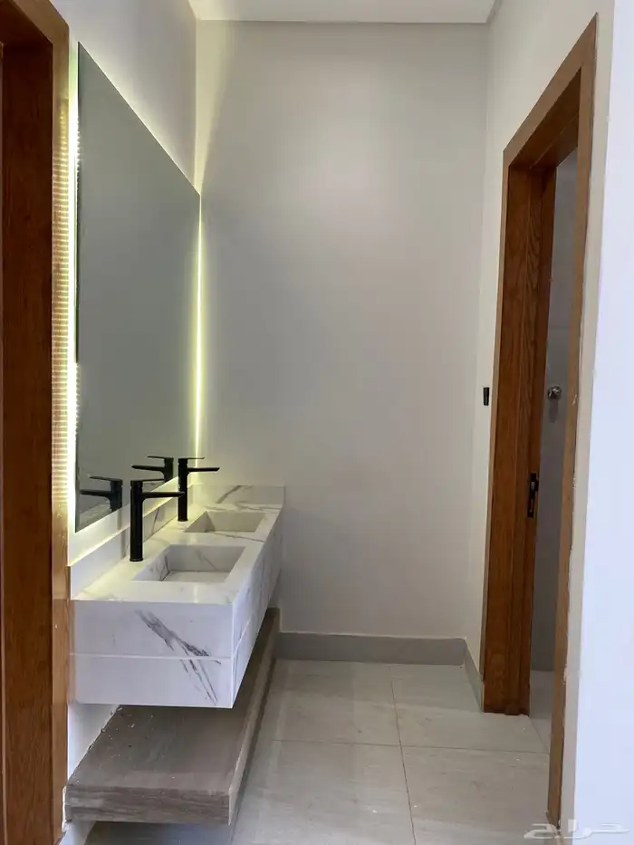 فلل للبيع في العريجاء الغربي شارع ابن حزم 5