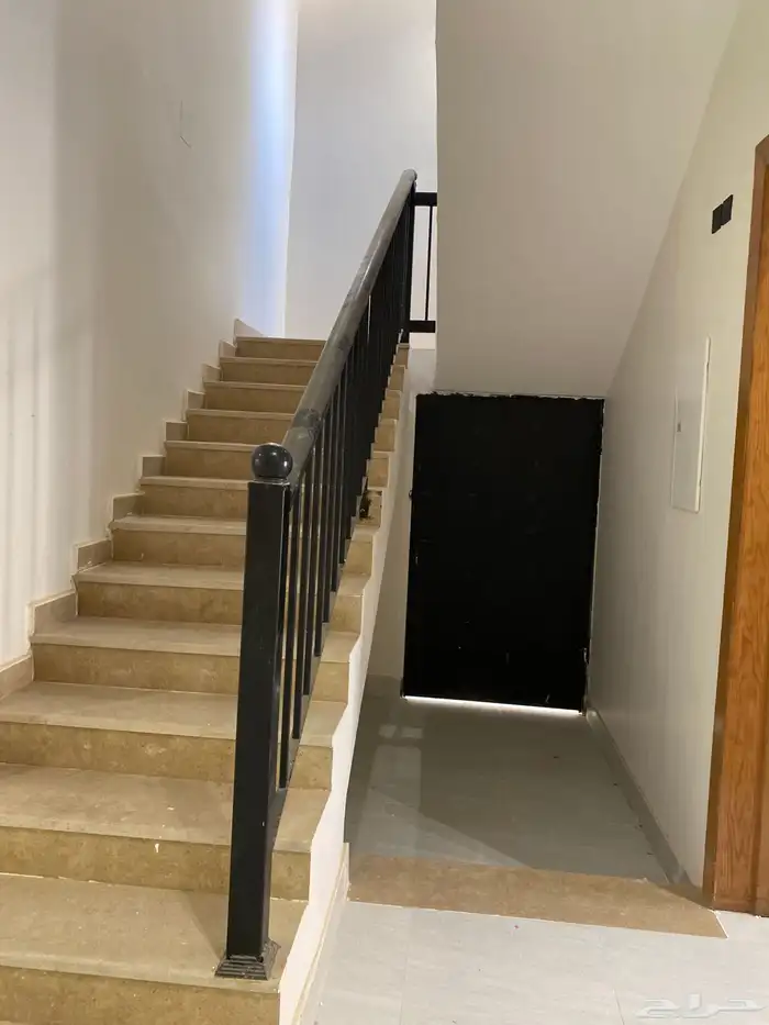 فلل للبيع في العريجاء الغربي شارع ابن حزم 8