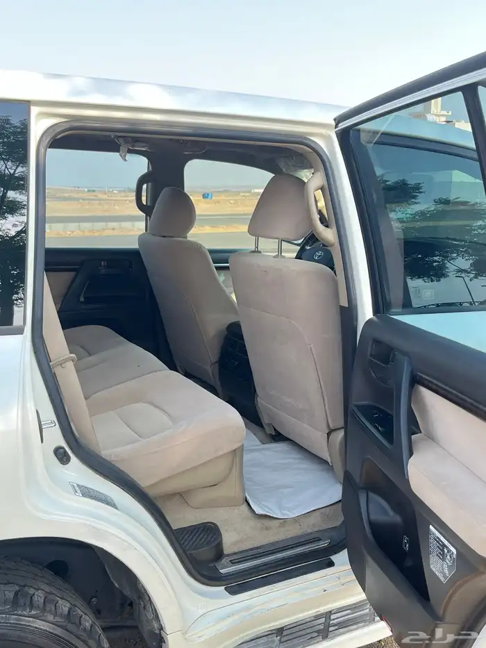 لاندكروزر 2011 11