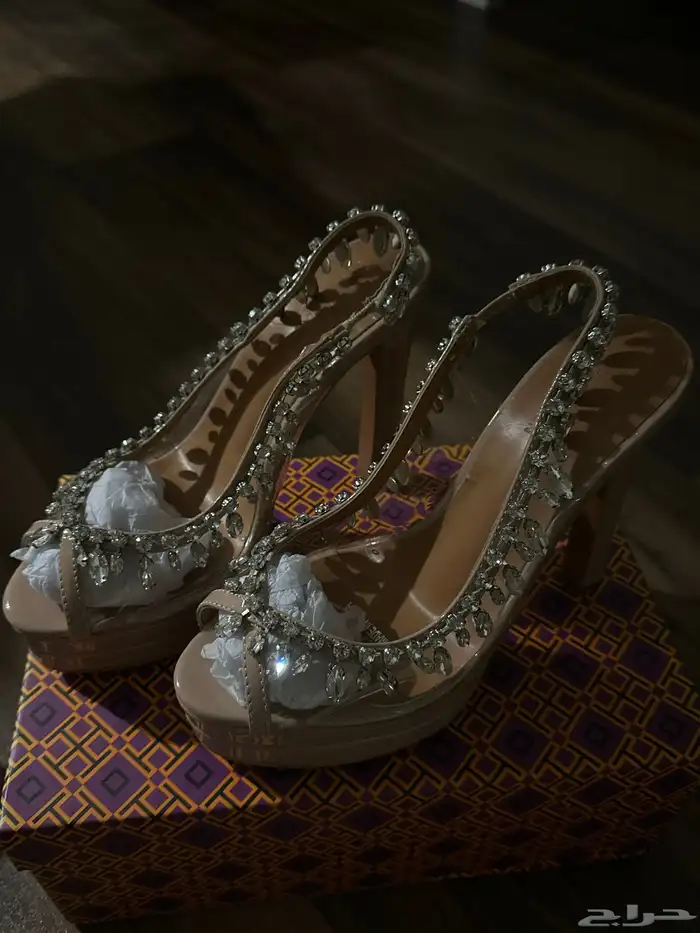 كعب مقاس 39 من محل رون 0