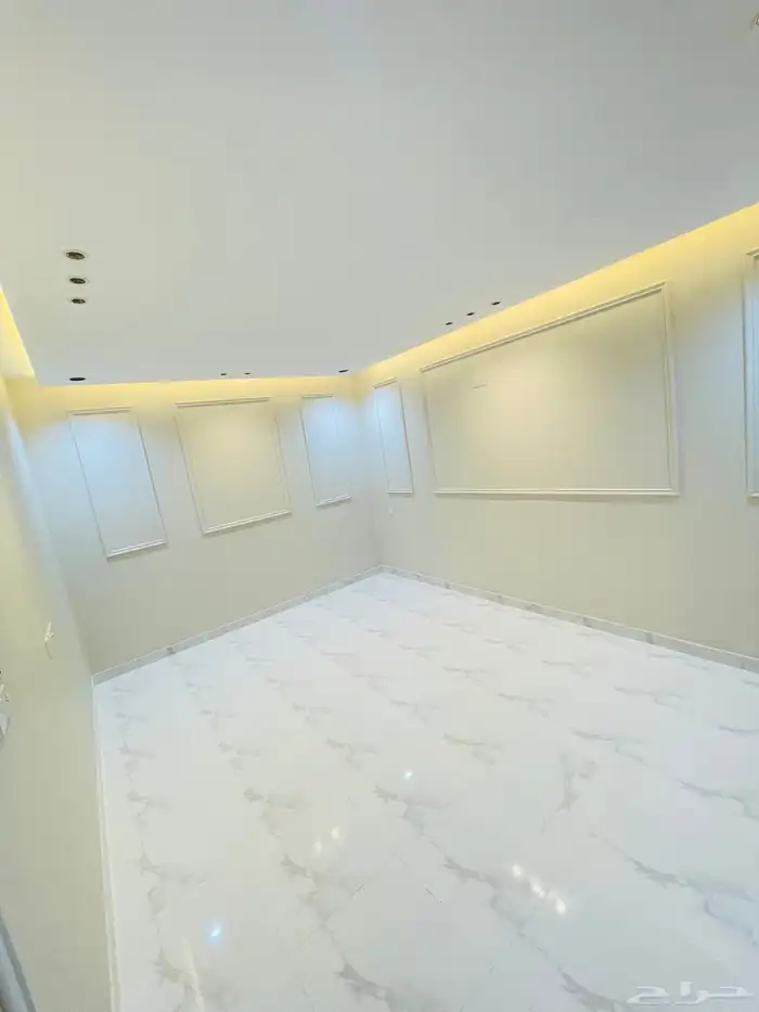 للبيع ادوار ارضي بحوش مدخل سيارة من 550 الف شمال الخميس 7