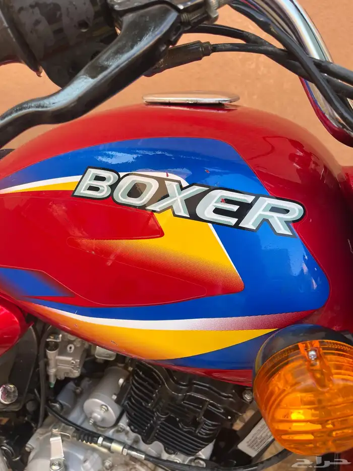 دراجه نارية من تصنيع شركة Bajaj Auto Ltd الهندية. 4