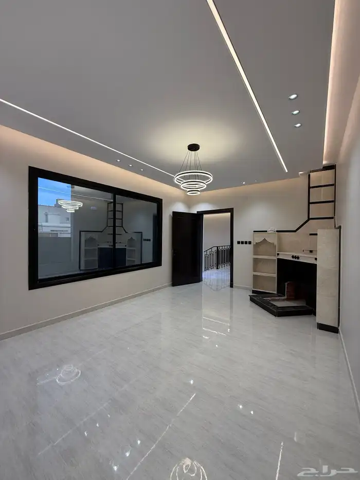 للبيع ارواف علويه بملحق وشقق ارضيه بغرفه مشب ابها حي الزهور 44