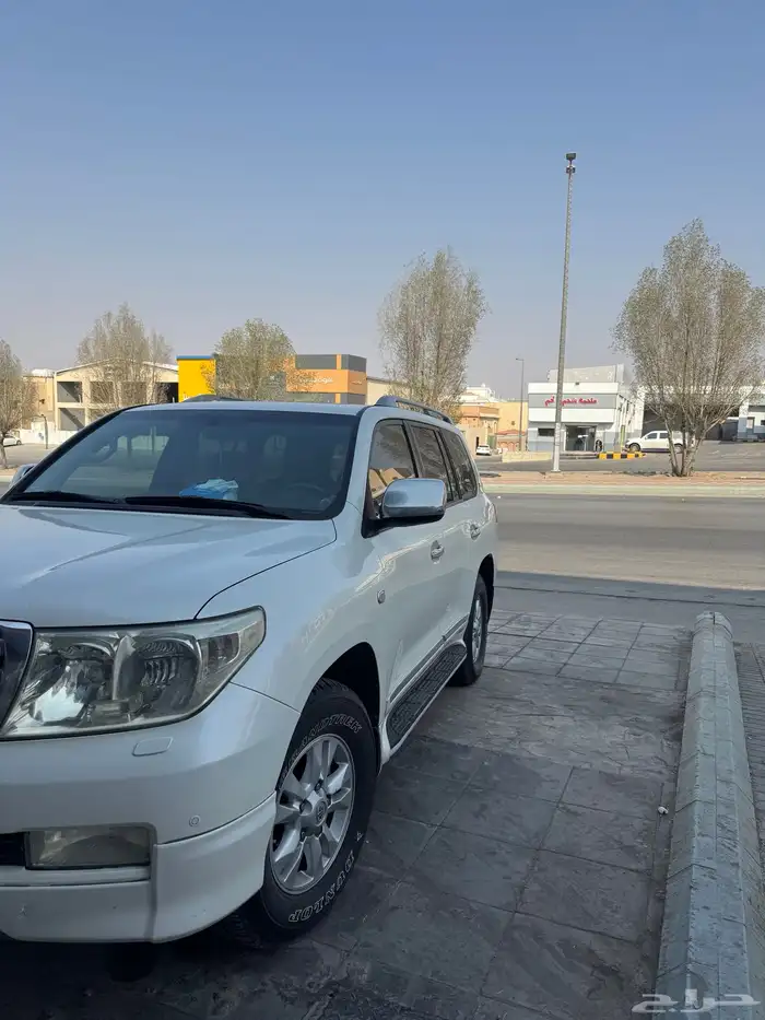 جيب لاندكروزر 9