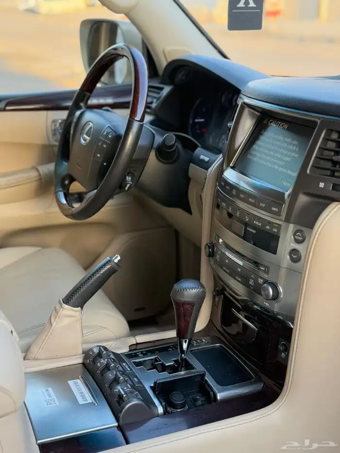 جيب لكزس LX570 موديل 2009 فل كامل 10