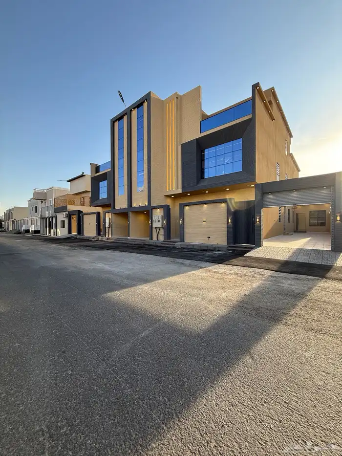 للبيع ارواف علويه بملحق وشقق ارضيه بغرفه مشب ابها حي الزهور 1