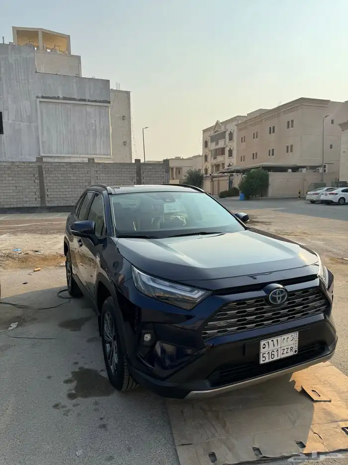 للبيع رافور هايبرد اعلى فئة مديل 2024 مخزنه ممشى 3000 فقط 2