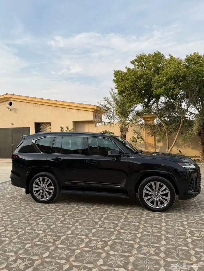 لكزس VIP - LX600 بلاك اديشن موديل 2023 بريمي 11