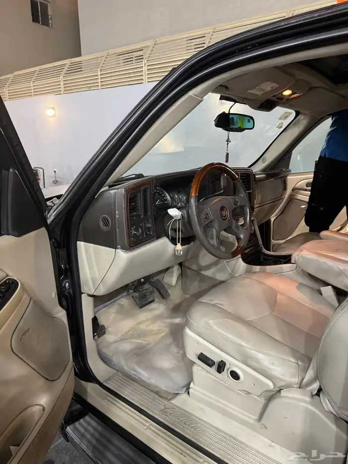 كادلاك اسكاليد 2006 نظيف للبيع 47