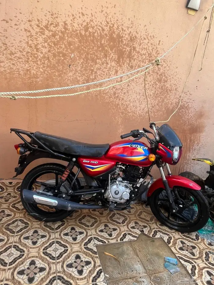 دراجه نارية من تصنيع شركة Bajaj Auto Ltd الهندية. 1