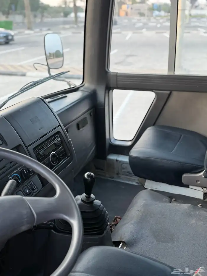 باص نيسان سلفيان 2014ديزل 30 راكب 24