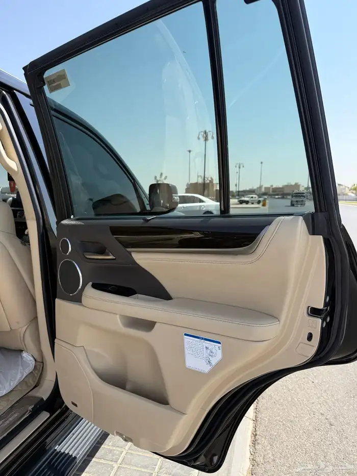 جيب لكزس 2020 فل كامل برجكتر نقط عمياء AD سعودي 22