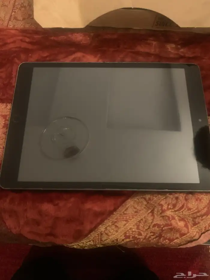 ايباد الجيل الثامن نظيف في مشكله ب البصمه و الباقي كلو تمام 0