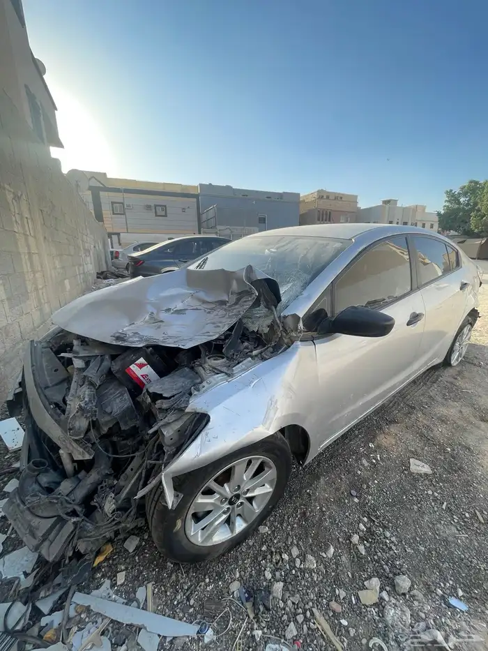 كيا سيراتو مصدومه للبيع 8