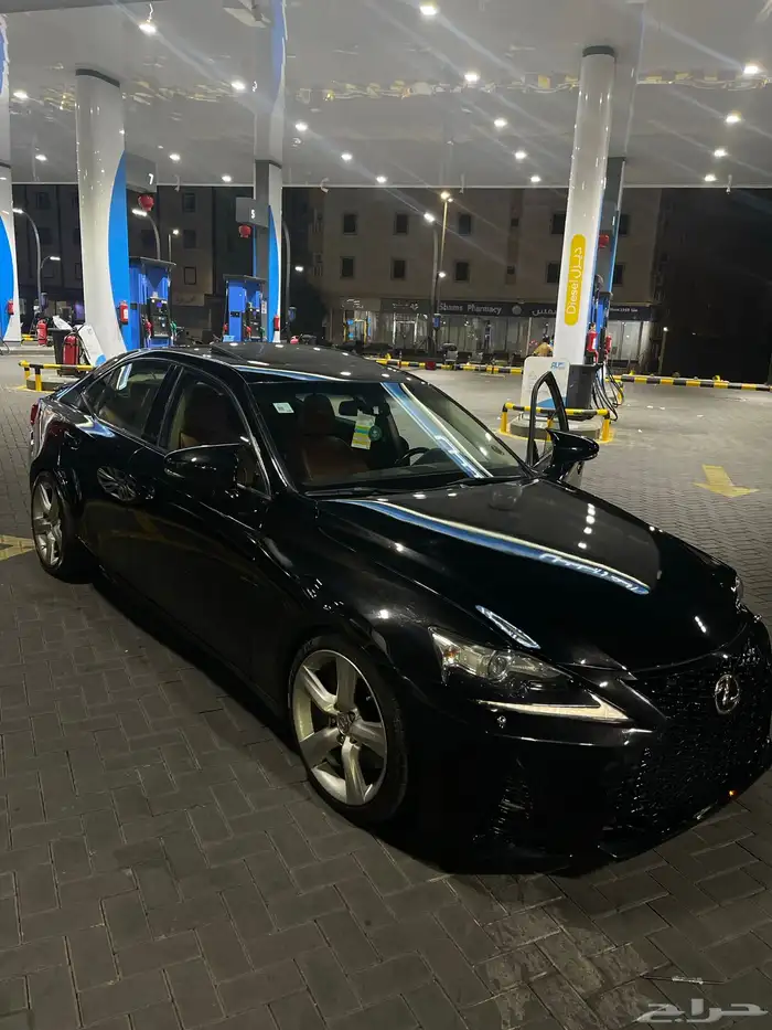 لكزس is(350)2015 فل كامل 10