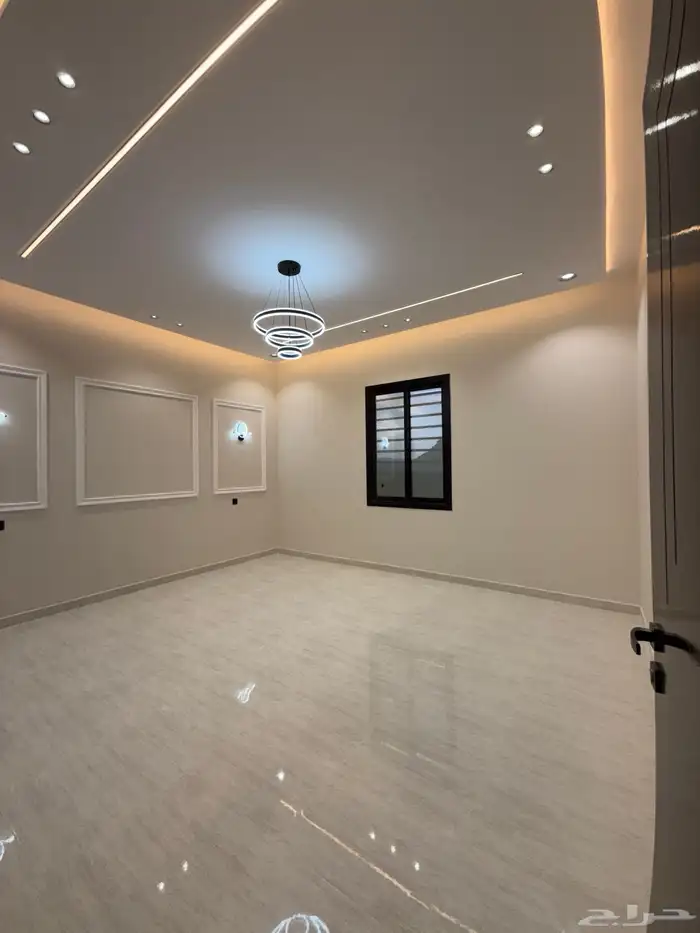 للبيع ارواف علويه بملحق وشقق ارضيه بغرفه مشب ابها حي الزهور 31