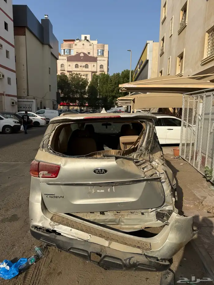 للبيع كيا كارنفال مصدومه 1