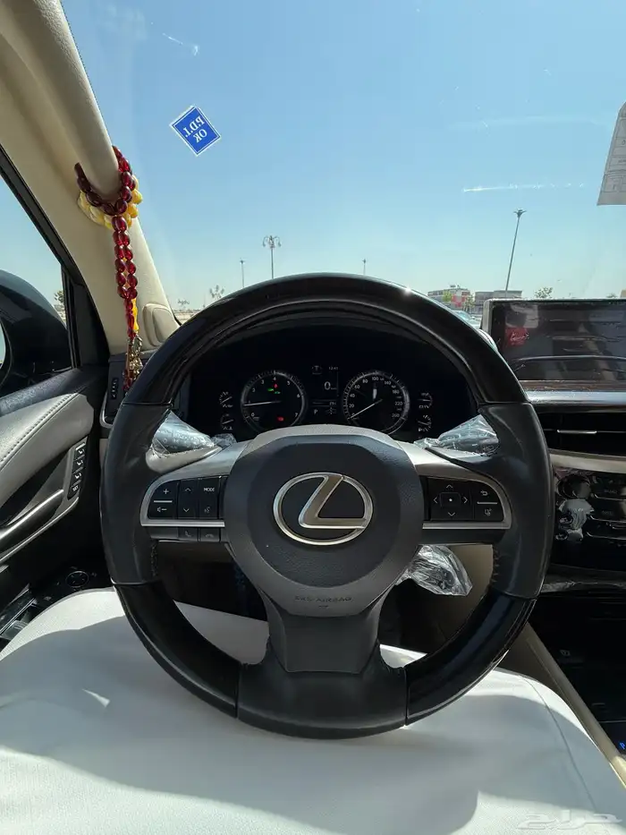 جيب لكزس 2020 فل كامل برجكتر نقط عمياء AD سعودي 14