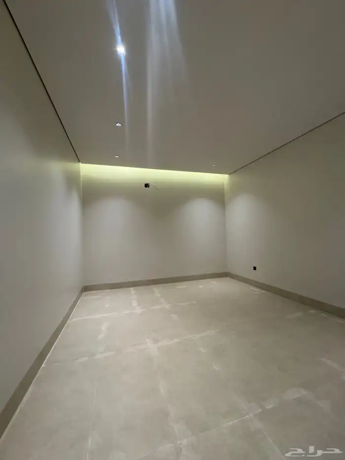 للبيع تاون هاوس ودور ارضي بحي المنار 4