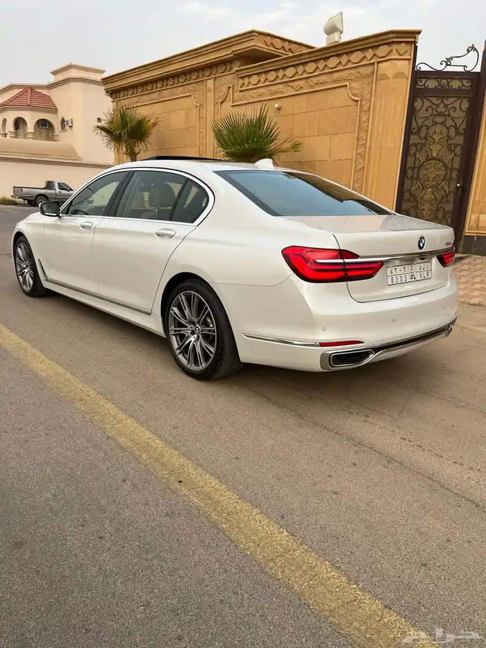 بي ام دبليو 730 2019 مخزن 17