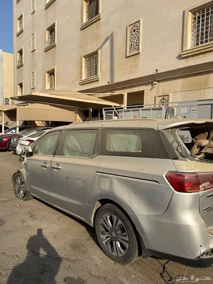 للبيع كيا كارنفال مصدومه 6