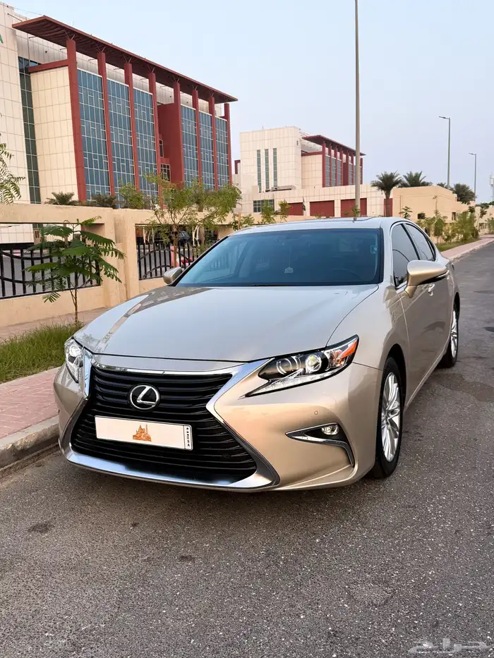 للبيع لكزس ES350 موديل 2018 0