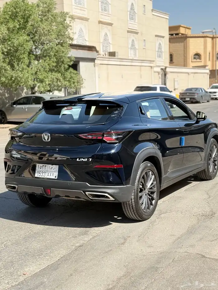 للبيع يوني تي 2023 5