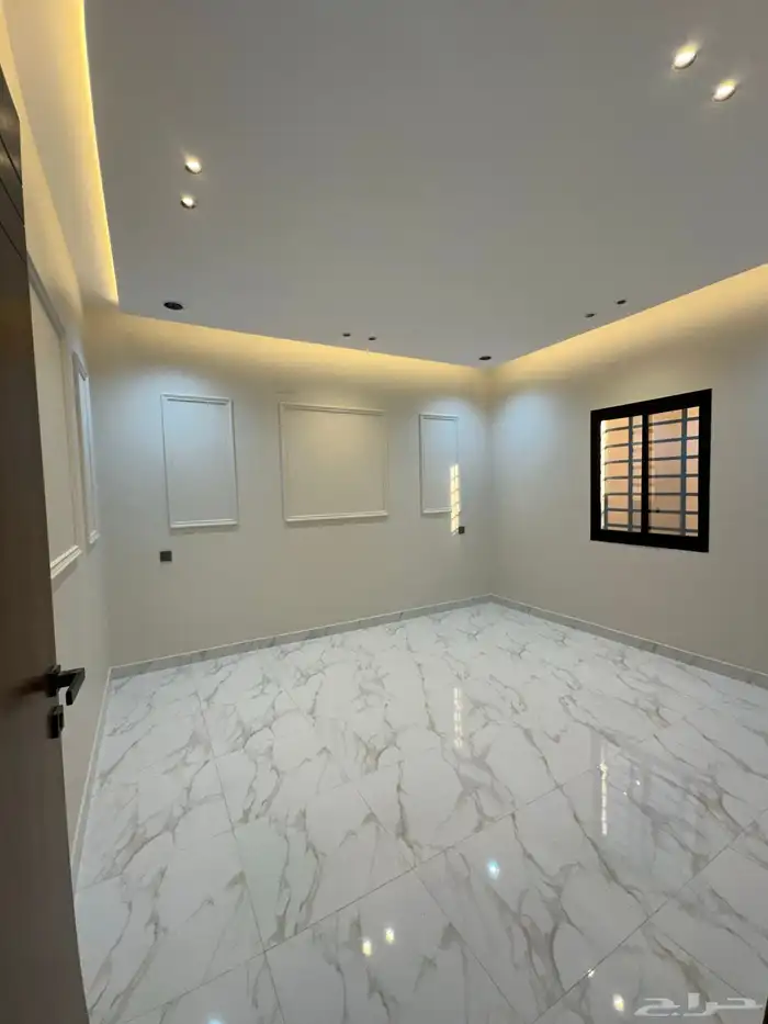 للبيع شقق ارضيه خميس مشيط مداخل سياره مستقله والسعر 550 الف 6