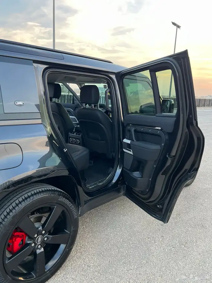 ديفندر 2023 SE P300 17