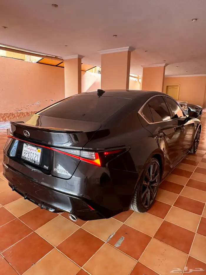 لكزس IS 350 F 2023 فل 19