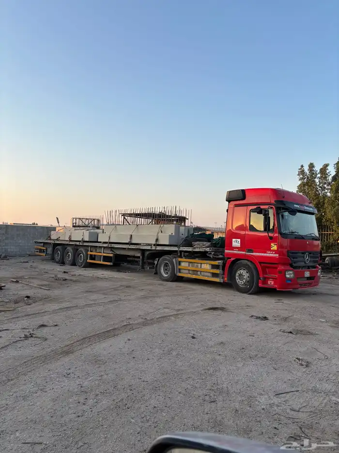 للبيع راس اكتروس مع سطحه 15متر 0