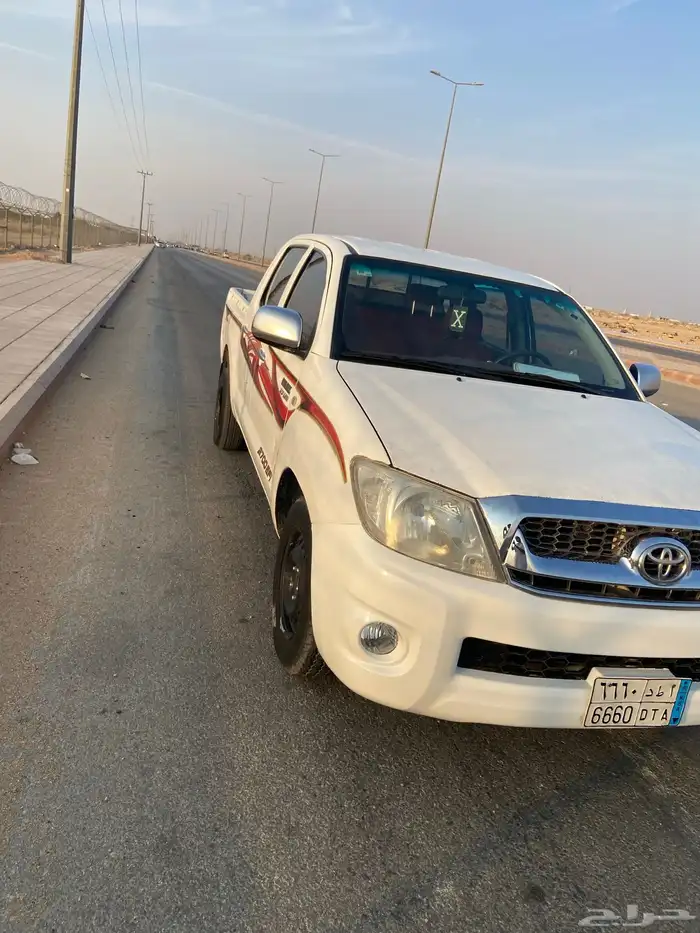 هايلوكس 2010 الموتر نضيف البدي فية رفرف يمين امامي 1