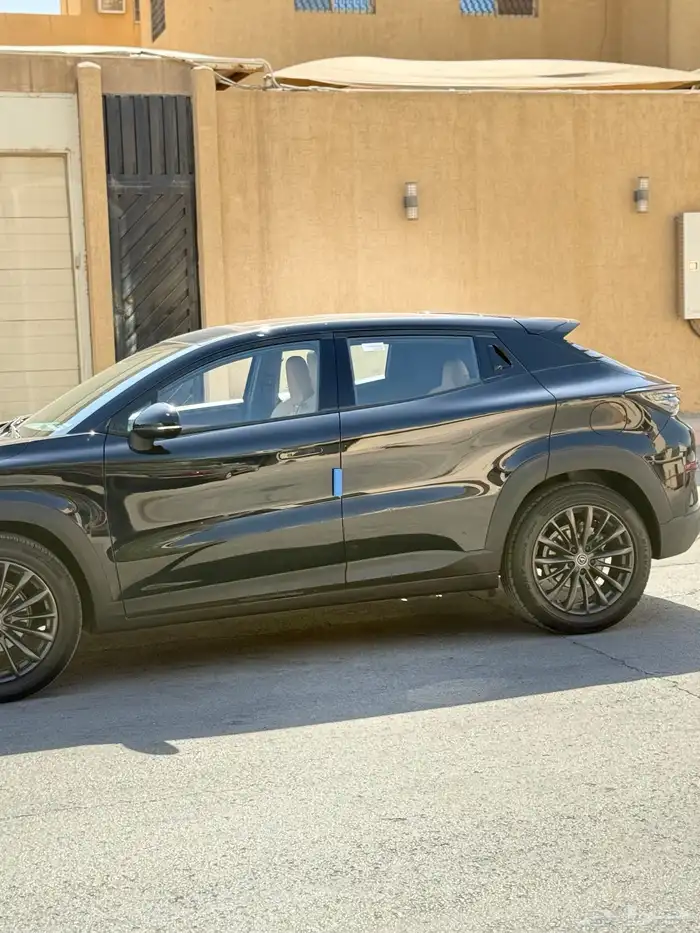 للبيع يوني تي 2023 4