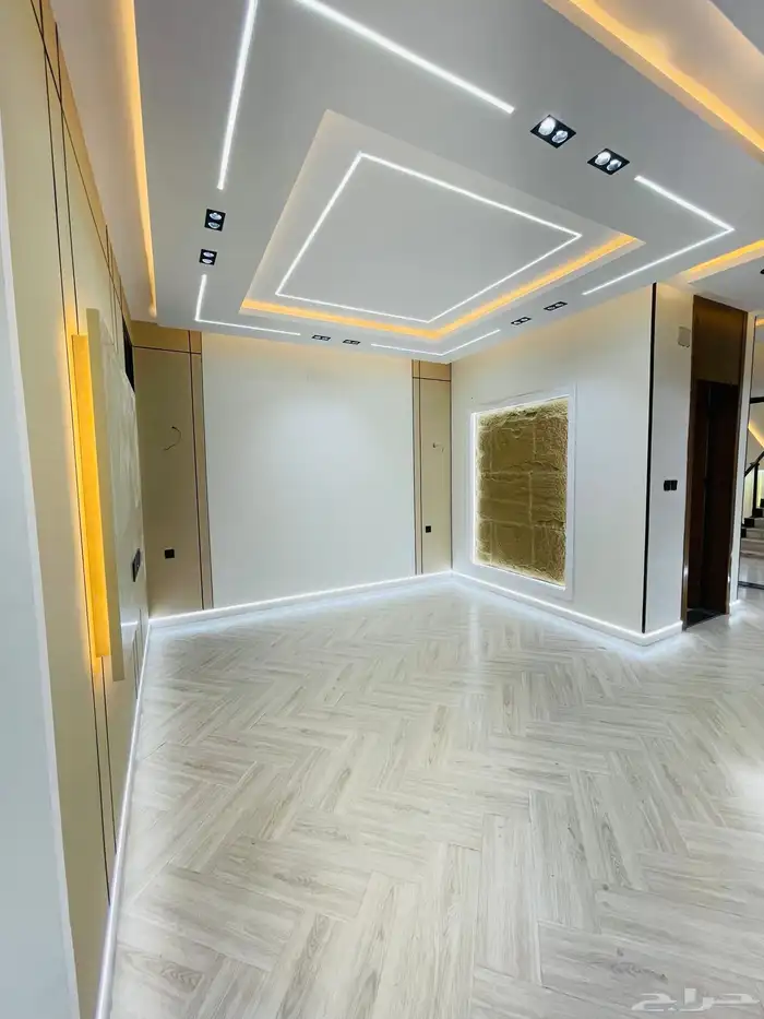 للبيع شقق تمليك علوي مع سطح موقع متميز جدا وسط الخدمات 11