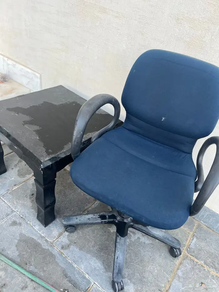 كنب امريكي اثنين وطاولات وبراويز 5