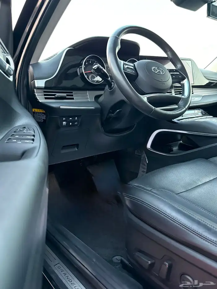 ازيرا 2020 بنورما 4 سلندر فل نضيفه جدا  للبيع 16