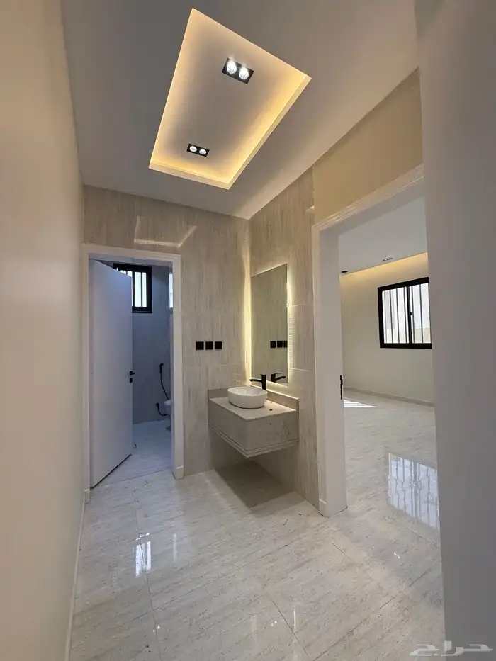 للبيع دور أرضي بحوش تصميم فخم وسعر عادل قرب باحص وضمك 0